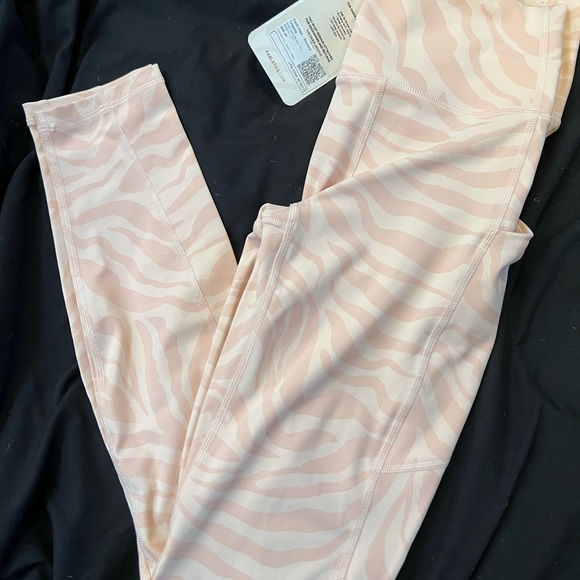 Fabletics Oasis High-Waisted Legging - Picture 4 of 4
